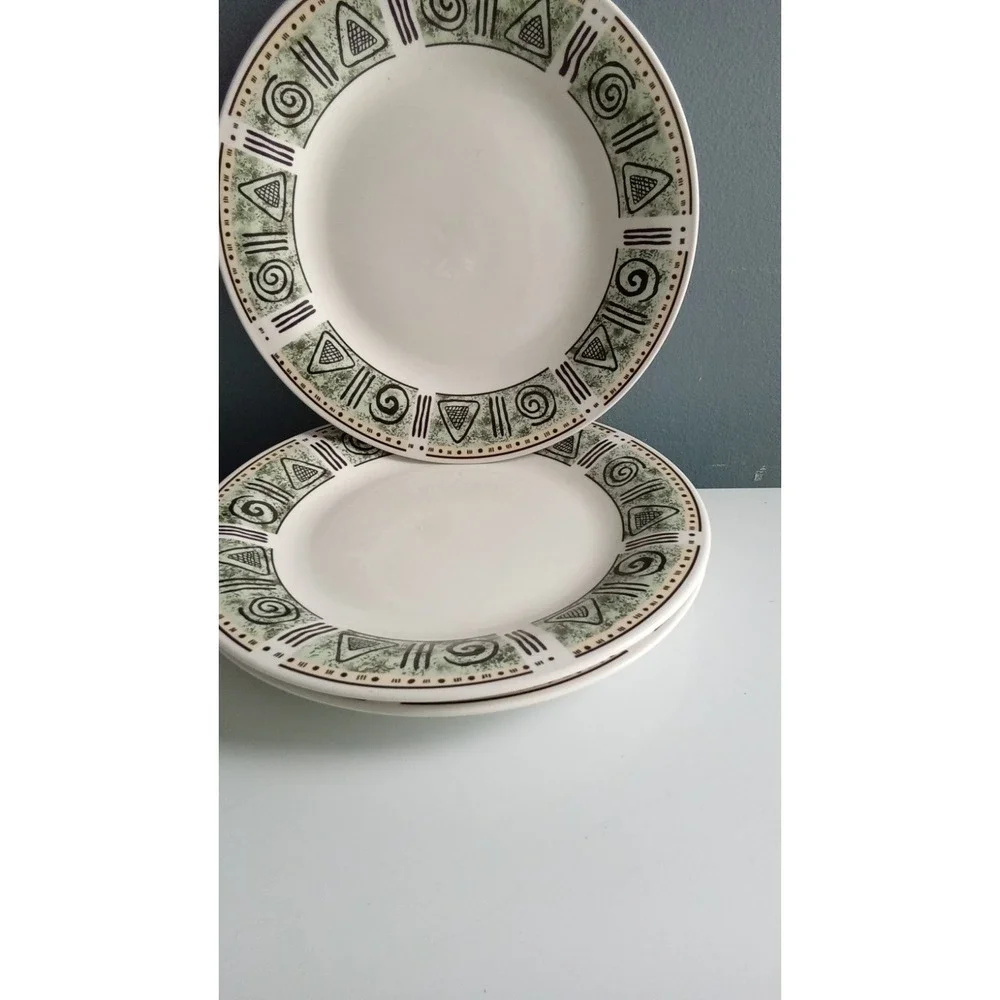 Oneida Casual Settings Aztec‎ Dinner Plates 10.5